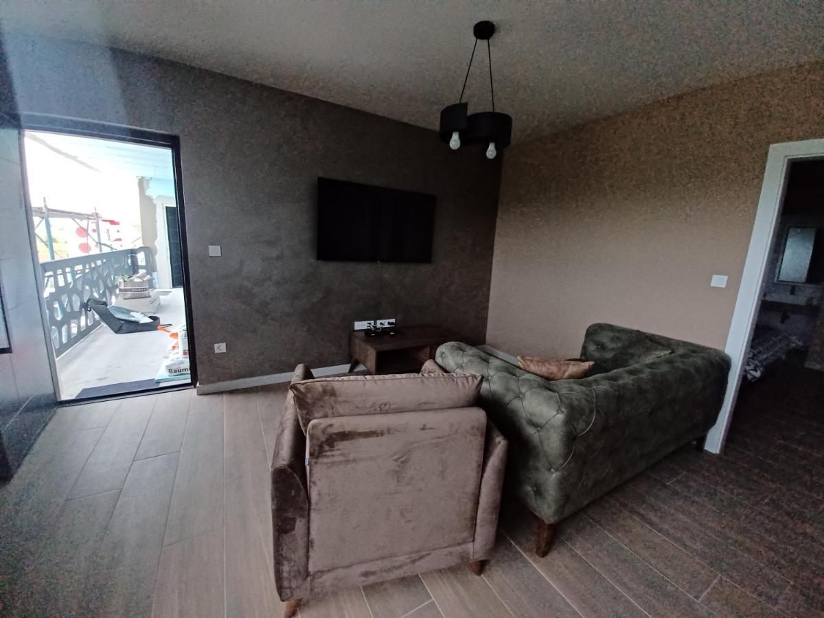 Noel Apartment Izimje